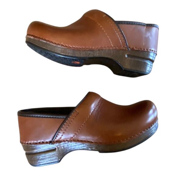 Dansko XP Slip Resistant Clog Nurse Shoes Womens Size EUR 35 US 5 Brown Slip Ons - Picture 2 of 16